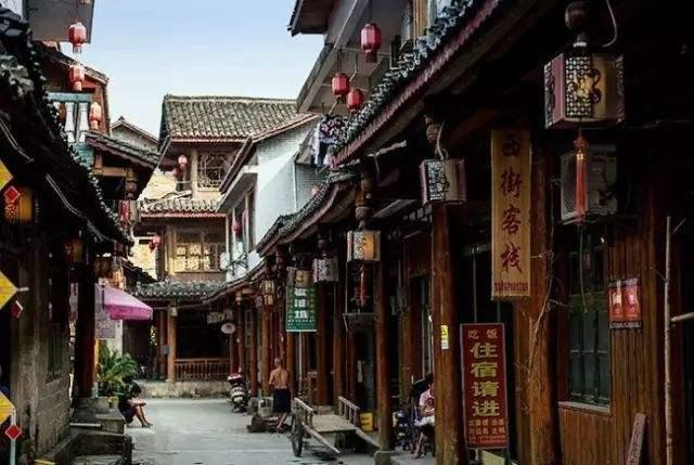 去年利润7年来首降，四季度利润大跌40%，特斯拉业绩不及预期，盘后跌5%